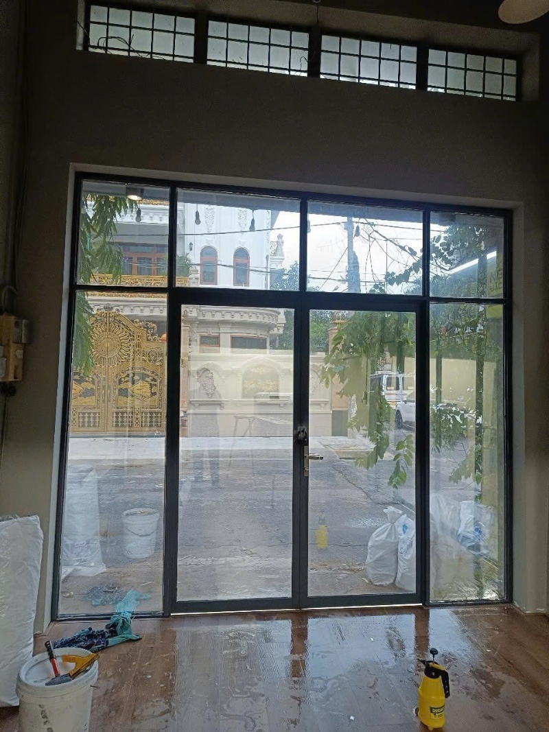 Hình ảnh thi công dán kính cách nhiệt chung cư 10